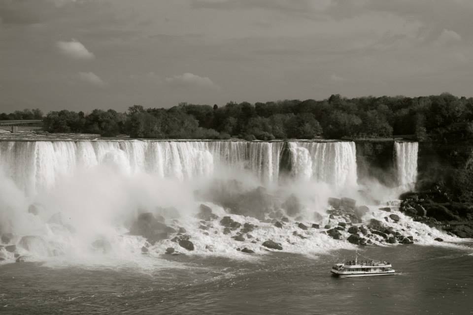 Niagara Falls boat tour - 24 Hours in Niagara Falls - HH Lifestyle Travel