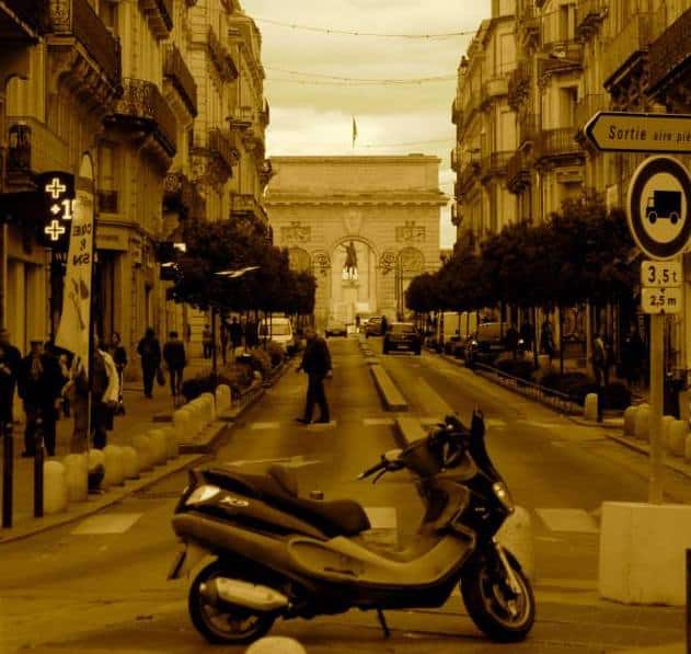 Arc de Triomphe Montpellier - Visiting Sète and Montpellier - HH Lifestyle Travel