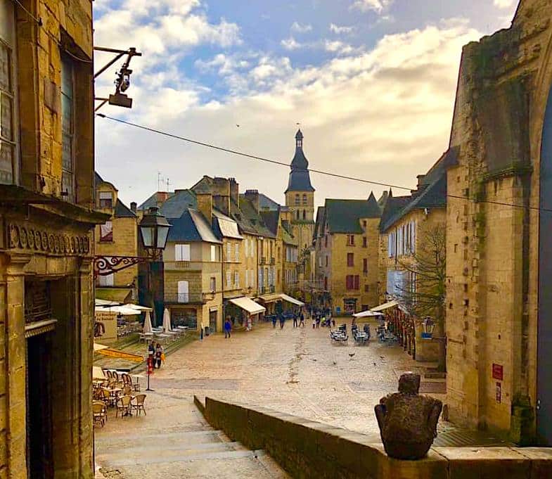 Main Square Sarlat - Visiting the Sarlat Markets - HH Lifestyle Travel