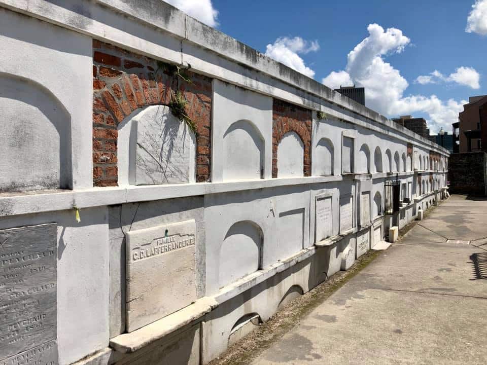 St Louis wall crypts