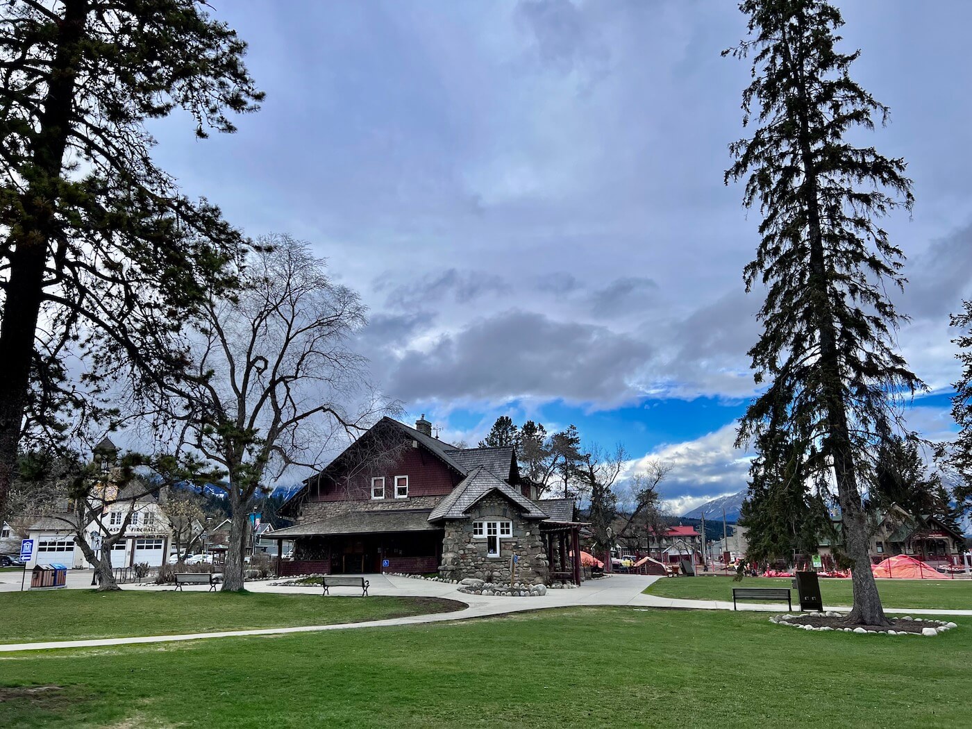 2 Days in Jasper : Itinerary, Hotel & Food Ideas - HH Lifestyle Travel