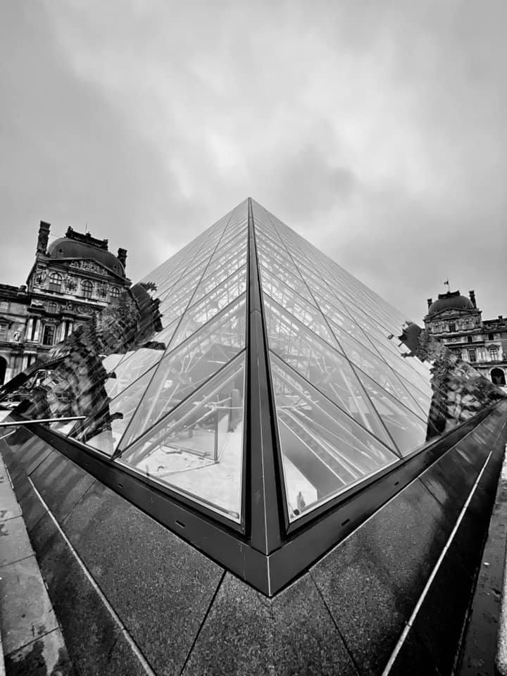 Louvre pyramin in B&W