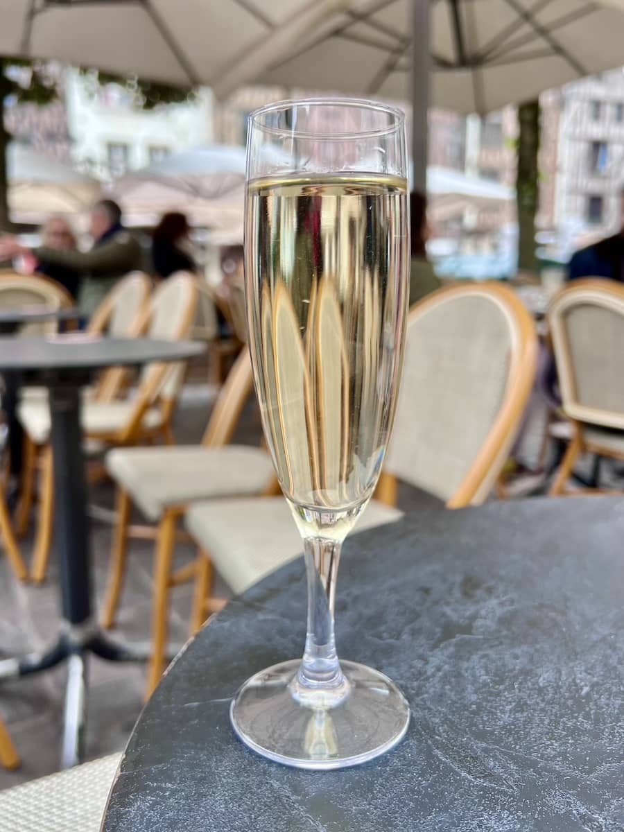 A kir on Place Plumereau, tours