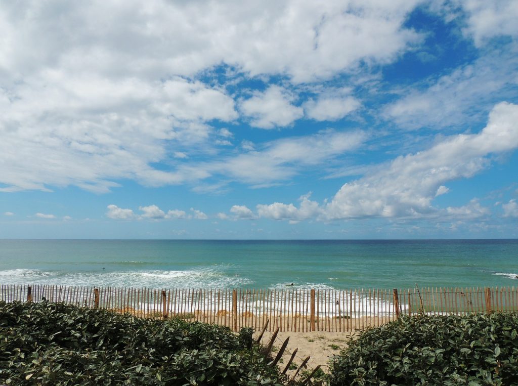 Image of Lacanau Beach by guilaine from Pixabay